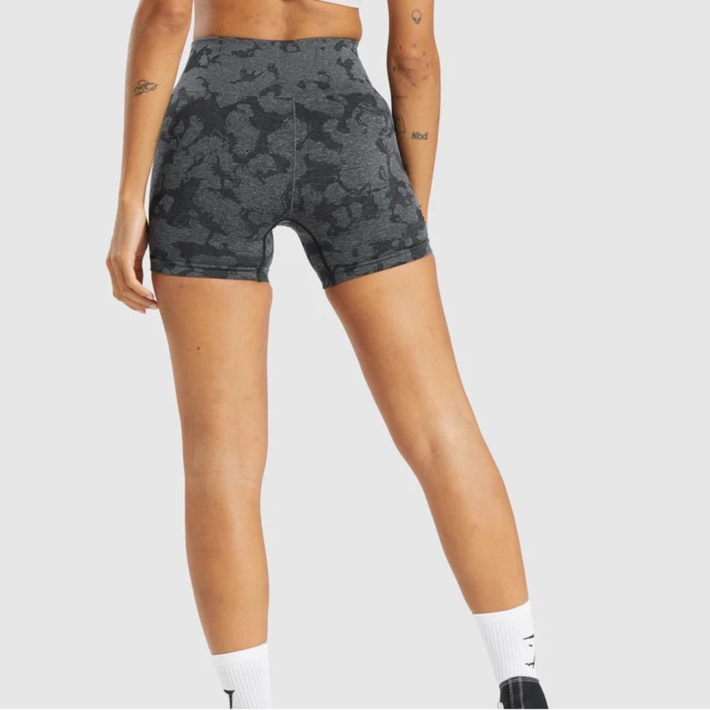 Black Gymshark camo biker shorts